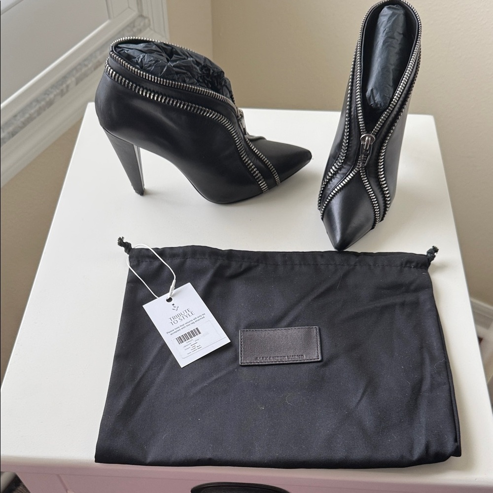 Black Zipper Pointed-Toe Stiletto Booties - Designer